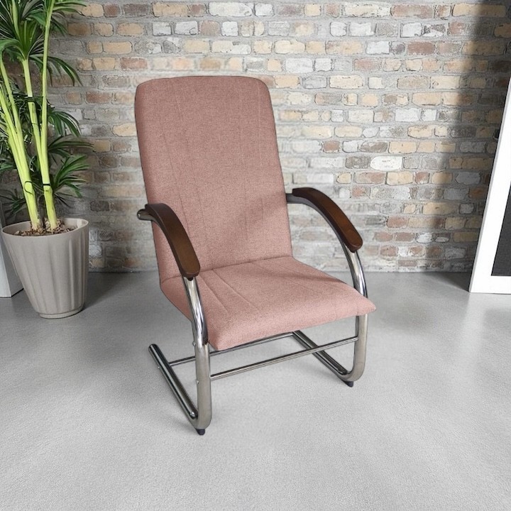 Fotel finka na metalowym stelażu jasnoróżowy