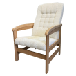 Klasyczny pikowany fotel wypoczynkowy dla seniora na drewnianym stelażu Ludwik śmietankowy jasny dąb