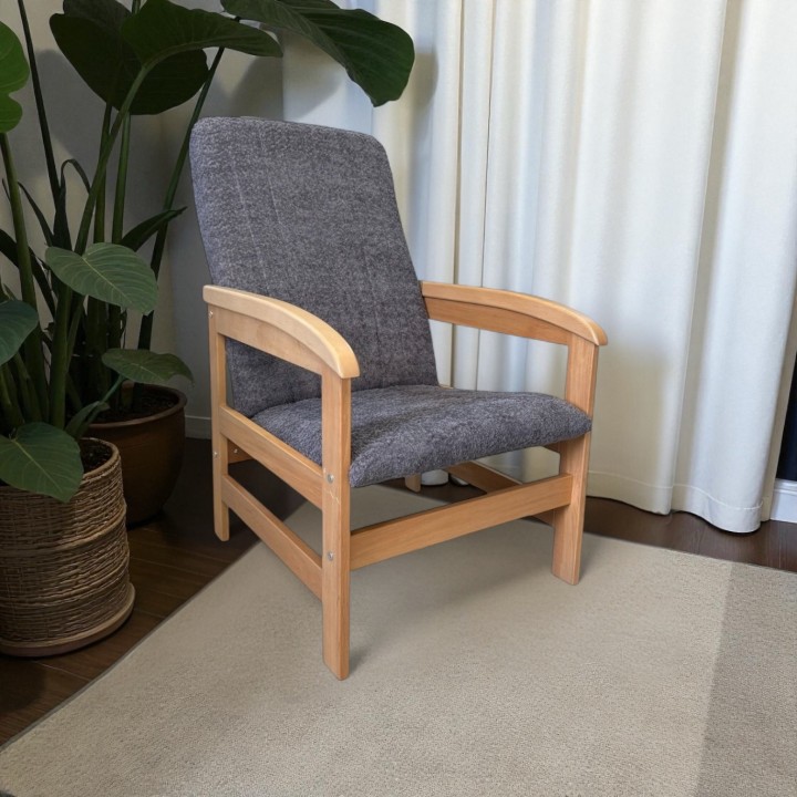 Klasyczny fotel wypoczynkowy dla seniora na drewnianym stelażu Ludwik ciemnoszary jasny dąb