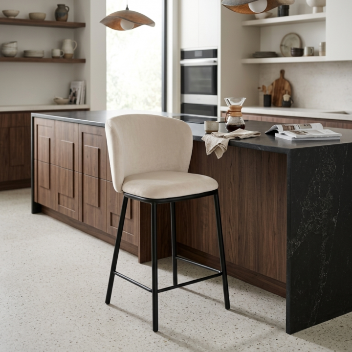 Hoker tapicerowany Bari beżowy